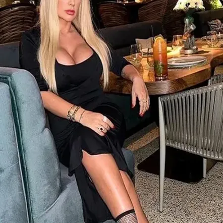 grosser busenBlondie Hot