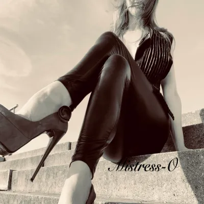 Domina Bizarrlady Strenge Mistress In Berlin