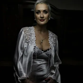 Berliner Erotikmodell Elina - HAUSHOTEL