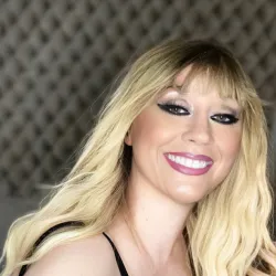 Berliner Erotikmodell Großeintimbehaartedani - PRIVATMODELLE