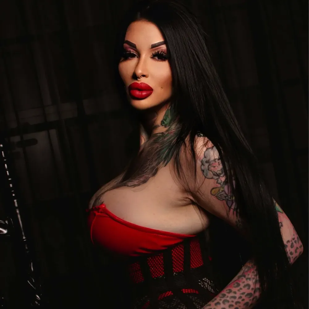 kommentiertes Foto 01.dirty_snowwhite_madonna.webp von Lady Kim - gross
