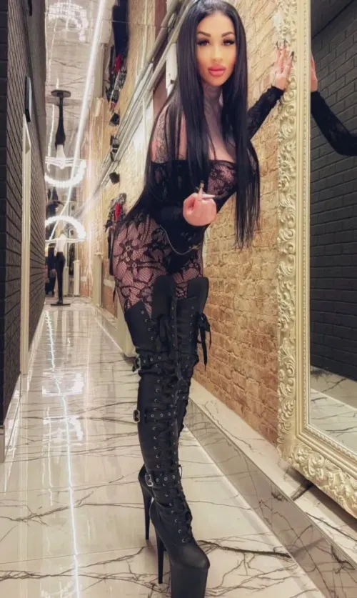 kommentiertes Foto von Lady Kim bizarrlady-kim-bild-08.webp - Huren und Erotikmodelle Berlin