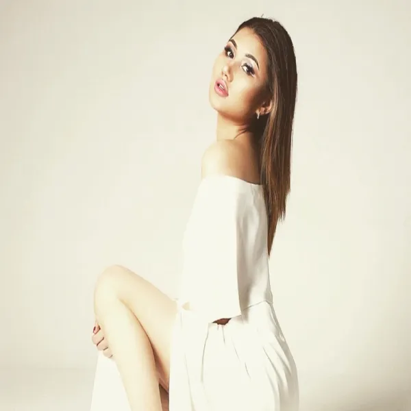 Sex Huren Berlin: Erotikmodell Barby Asia - BEGLEITSERVICE