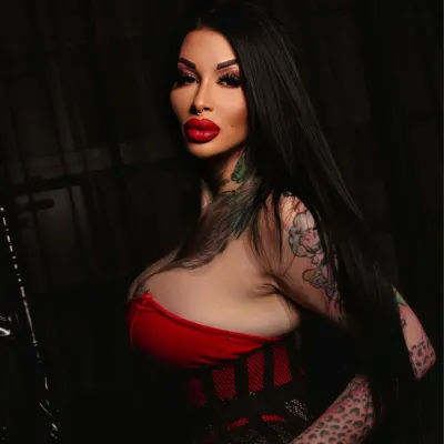 Berliner Erotikmodell Lady Kim - DOMINANT-BIZARR